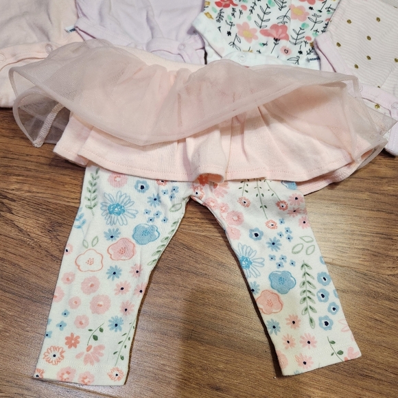 Gerber Lot, Size 0 to 3 Months - Picture 4 of 5